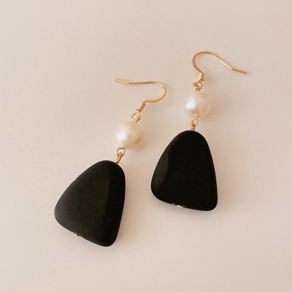 Black & White Geometric pearl drop earrings